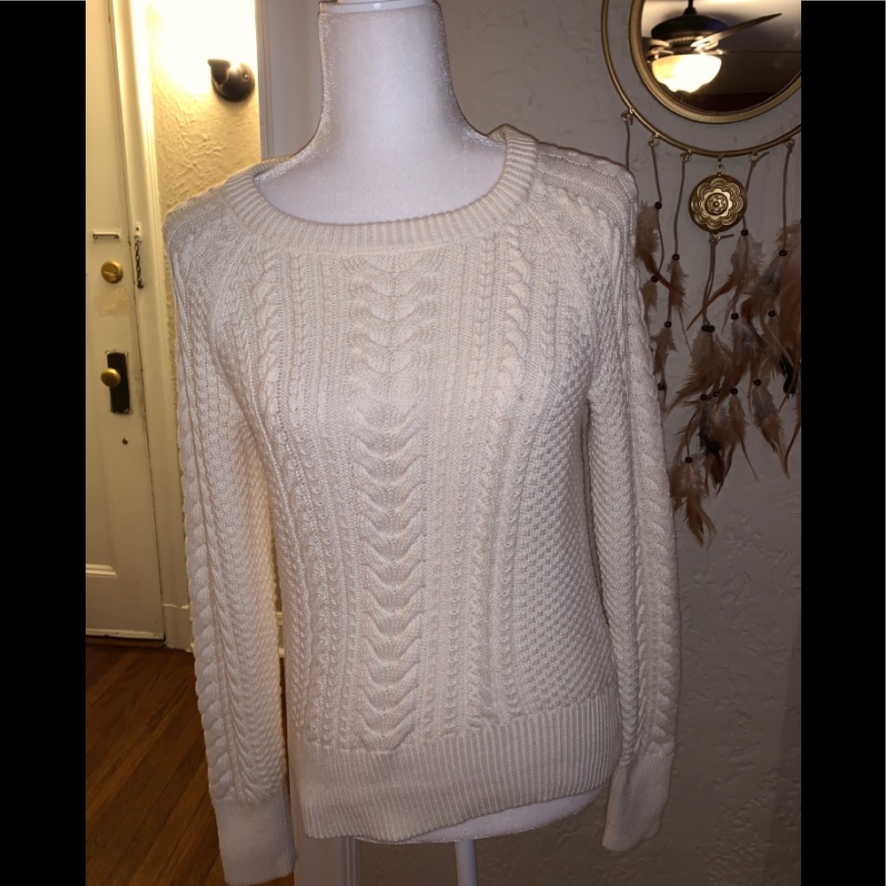 5 for $25💗Gap Beige knit sweater - Picture 2 of 3